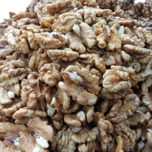 مغز گردو ایرانی روغن دار سفید دو پر